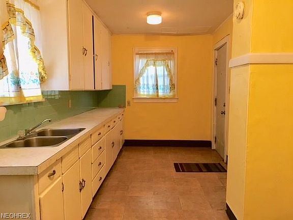 3rd image of 1537 Beardsley St