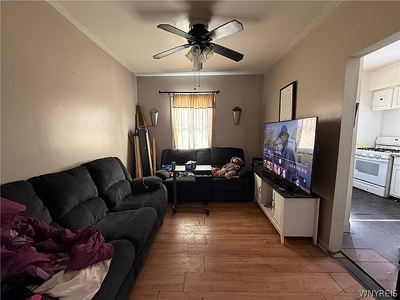 4th image of 131 Riverside Ave