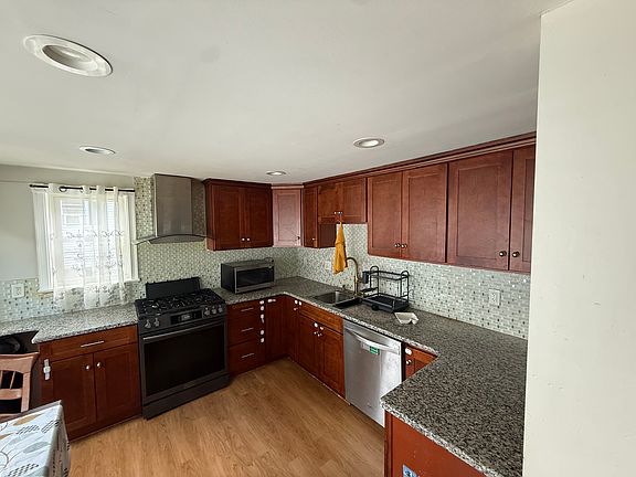 3rd image of 4 Geneva St