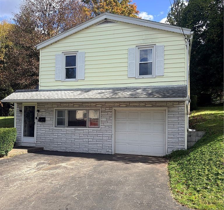 1st image of 7 Hanni Ave