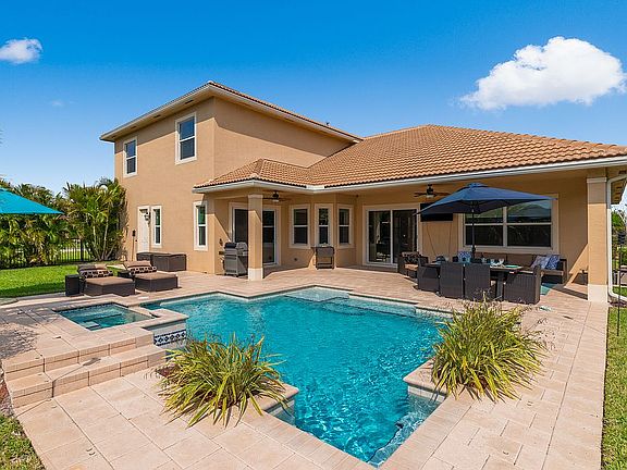 4th image of 858 SE Tres Belle Cir