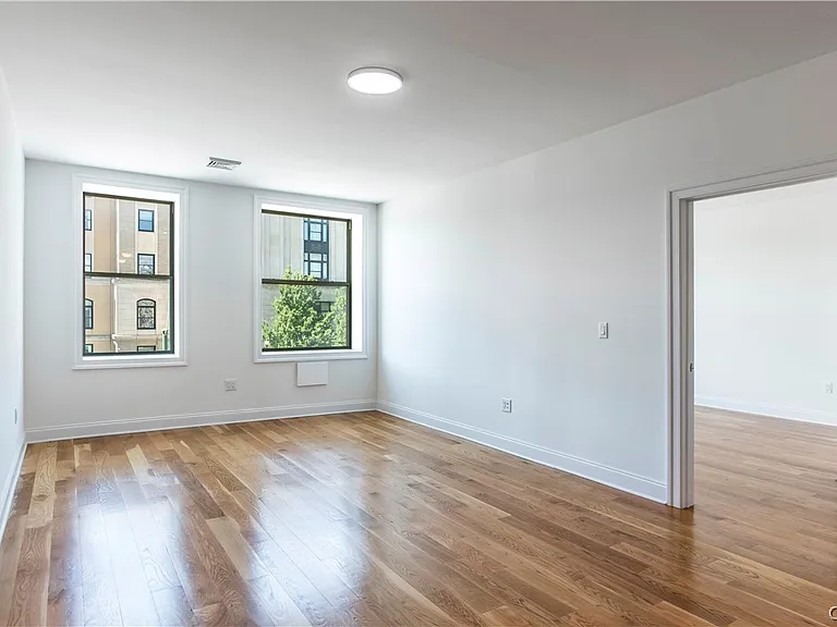 221 Elizabeth St #1 — Photo 7