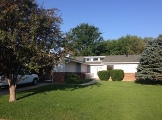 412 Elizabeth Ln, Mccook, NE 69001