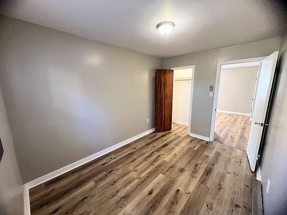 2nd image of 112 Fleetwood Dr APT B