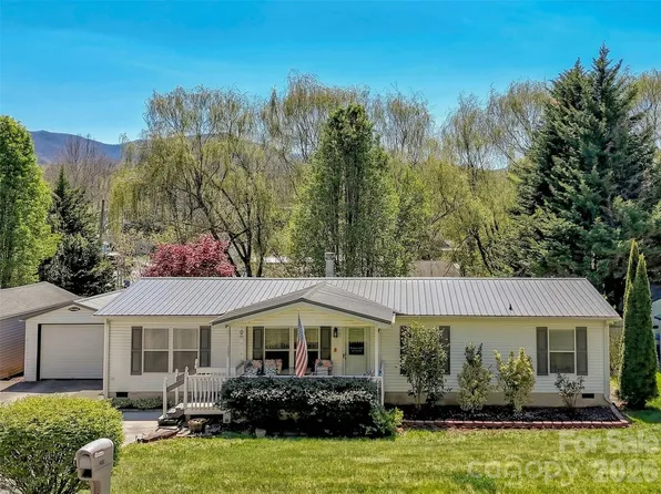 233 4th St, Waynesville, NC 28786