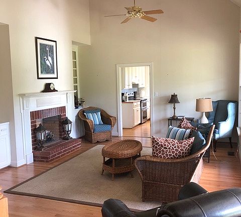 5th image of 185 Country Manor Est