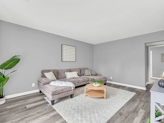 3rd image of 919 Greenwood Ave APT B