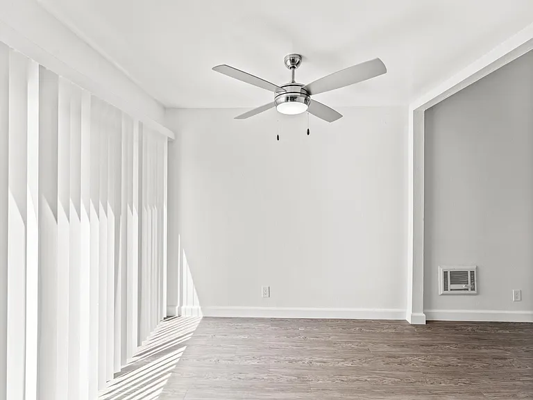 Greenbrier Apartments — Photo 21