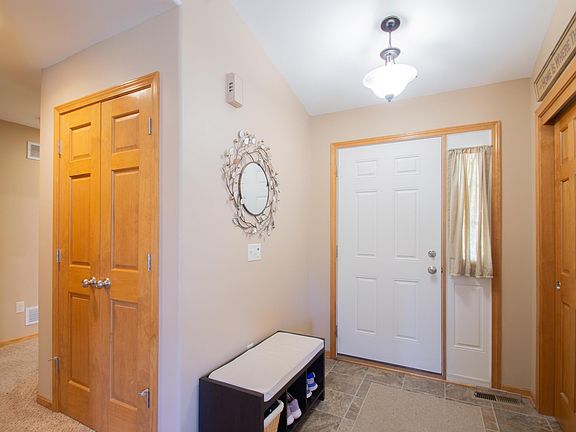 5th image of 616 N Ferry Dr