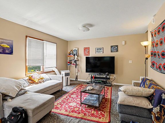 4th image of 124 N Summit St