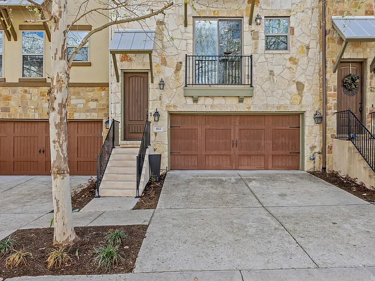 1112 Highknoll Ln #B — Photo 6