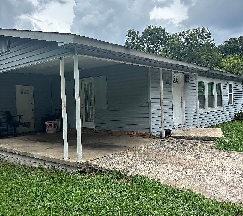1st image of 944 Edwards Lake Rd