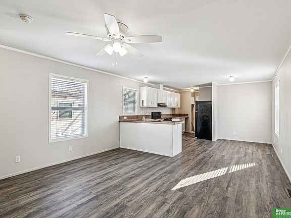 5th image of 1075 W 8th St #18
