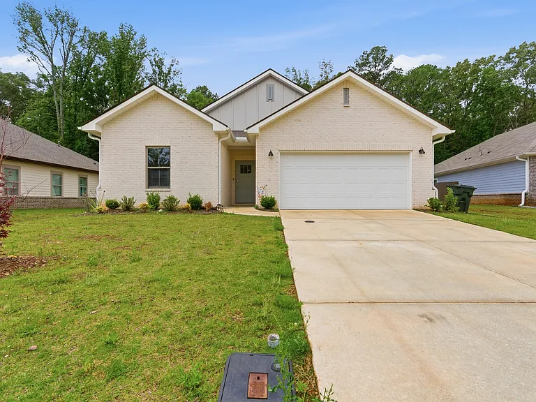 15007 Greenleaf Dr — Photo 1