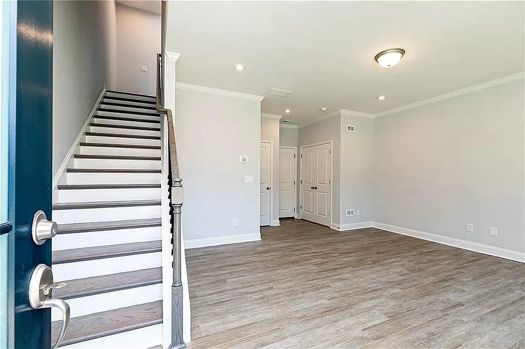 501 Hardy Dr — Photo 1