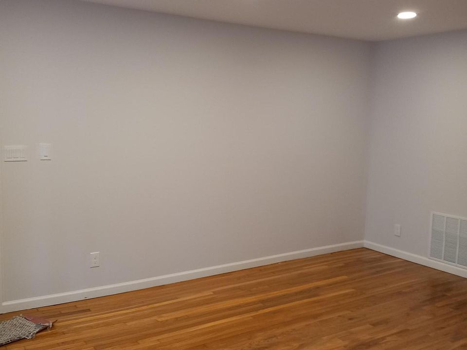 1st image of 165 Dixon Ave #1