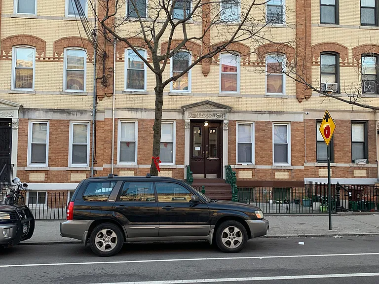 1881 Cornelia St #3L — Photo 6