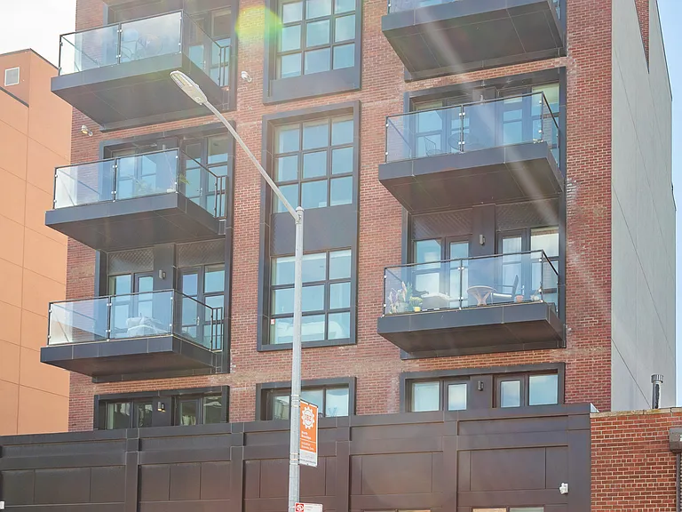 56 Box St #3A — Photo 16