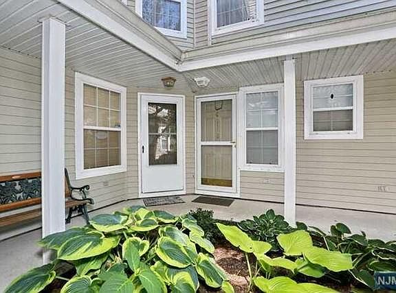 2nd image of 1119 Hyde Park Ct