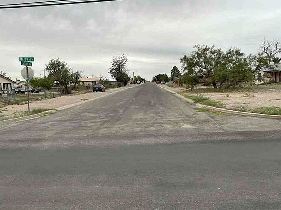 Exterior Neighborhood (street photo)