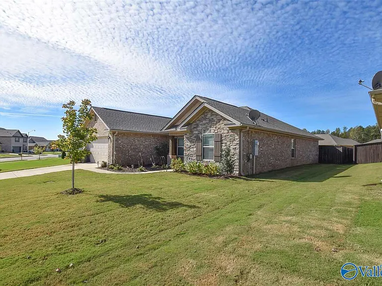 304 Fenrose Dr — Photo 4