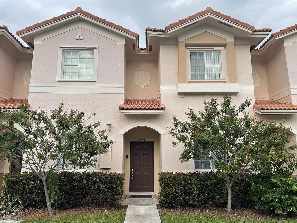 8835 S Isles Cir #8835