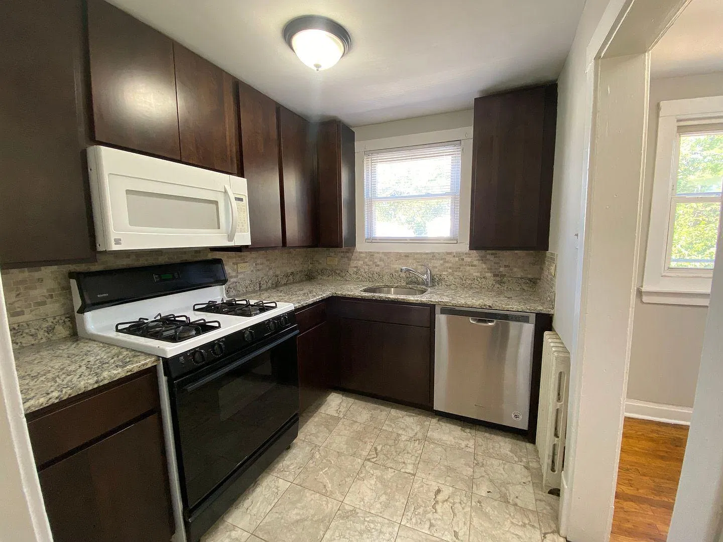 4210 North Kilpatrick Avenue #2F — Photo 2