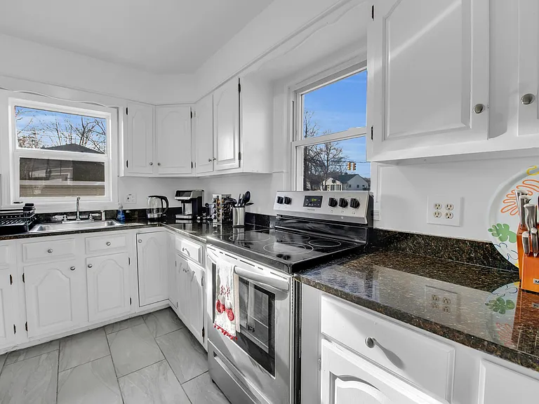 1708 Brockton Ave — Photo 19
