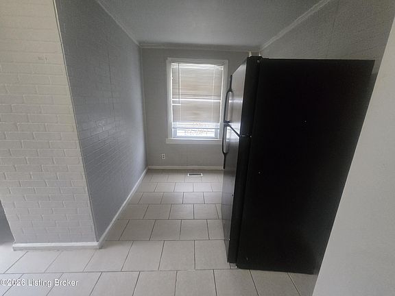 4th image of 3004 Wyandotte Ave