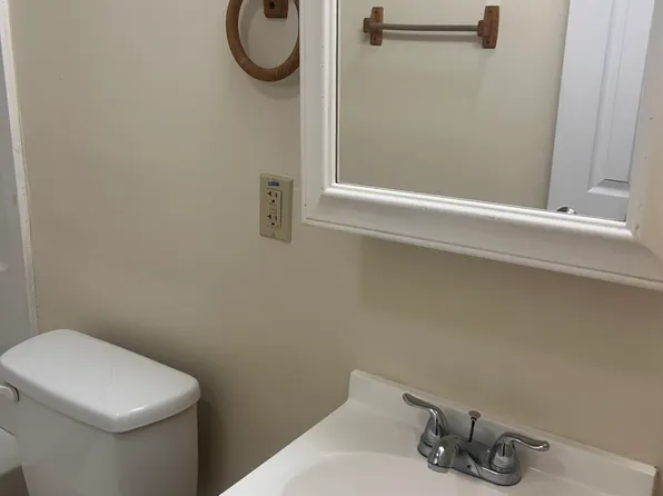 389 Mill Rock Rd #1, Hamden, CT 06517