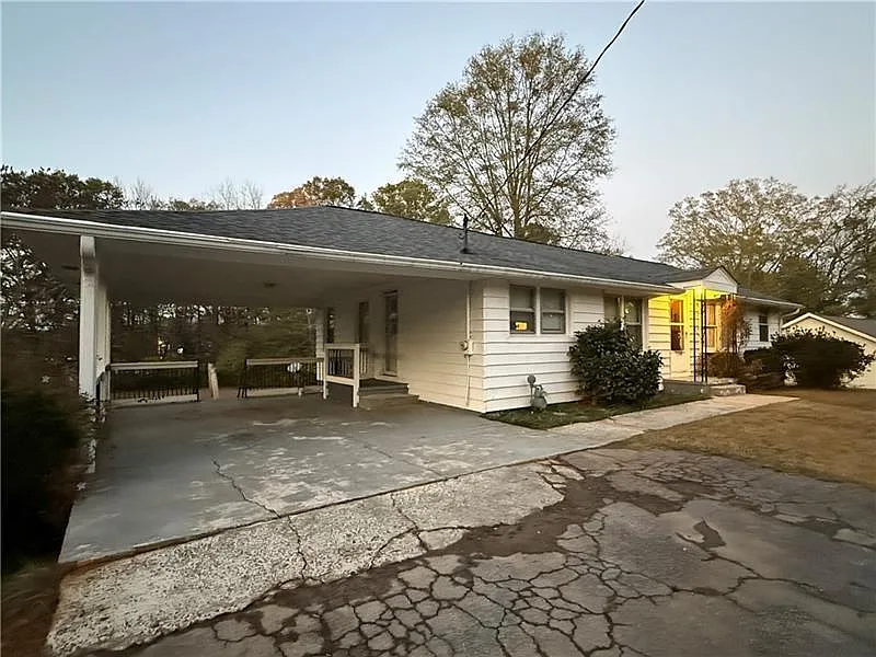3 bed, 2.0 bath, 1336 sqft, $1,900 — Photo 3