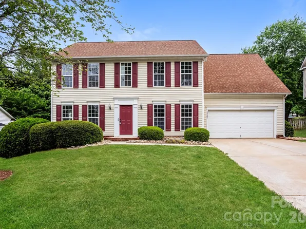 13407 Edgetree Dr, Pineville, NC 28134