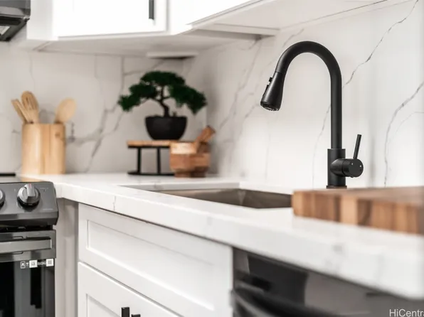 801 Ala Nioi Pl APT 202, Honolulu, HI 96818