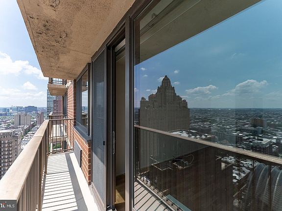 4th image of 1420 Locust St APT 24M