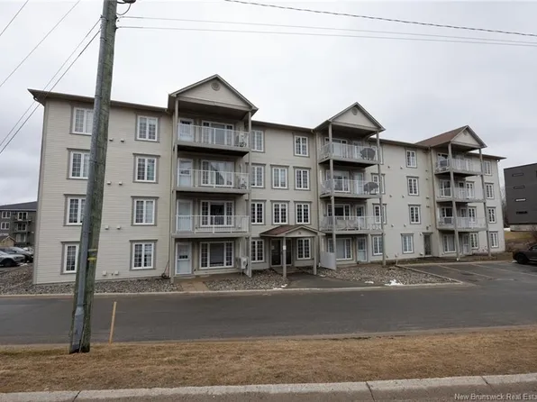 35 Lian St #20, Fredericton, NB E3C 0A8