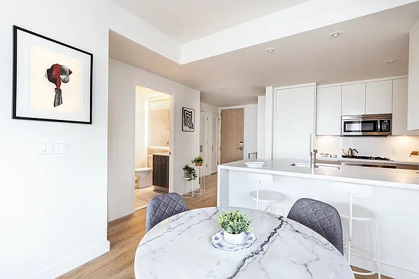 Rented by Greystar | media 30