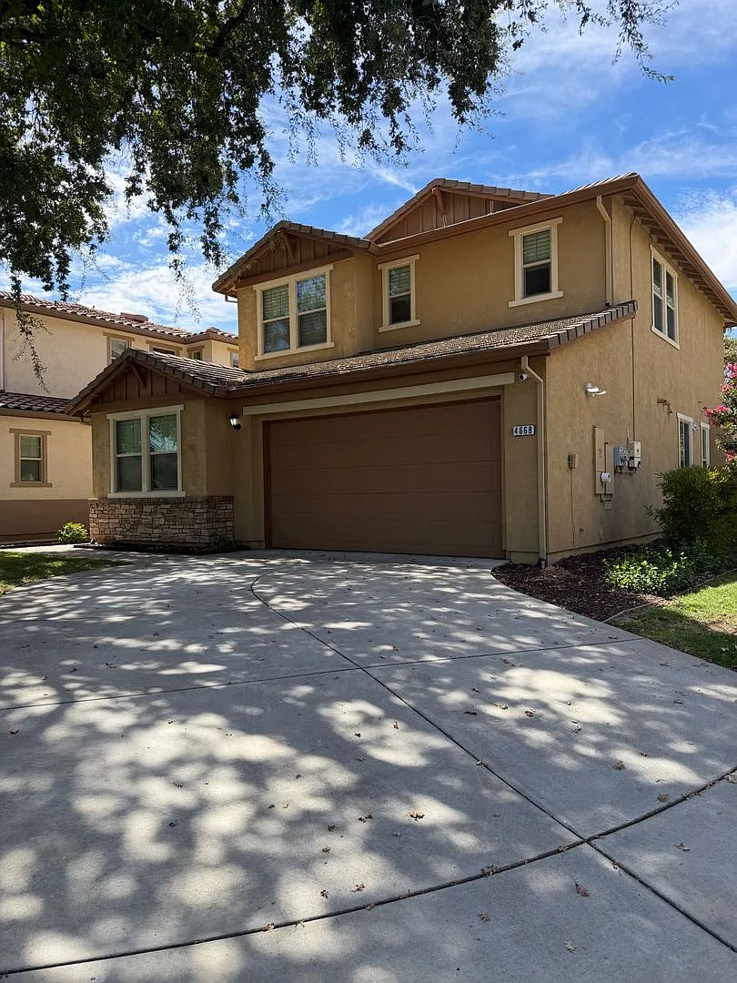Spacious 4-Bedroom Home in The Oaks at Carmichael — Photo 3