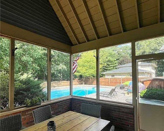 5th image of 601 Windsor Dr