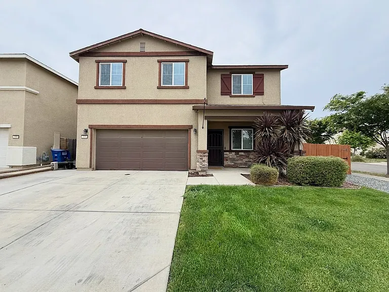 395 Mono Lake Ave — Photo 1