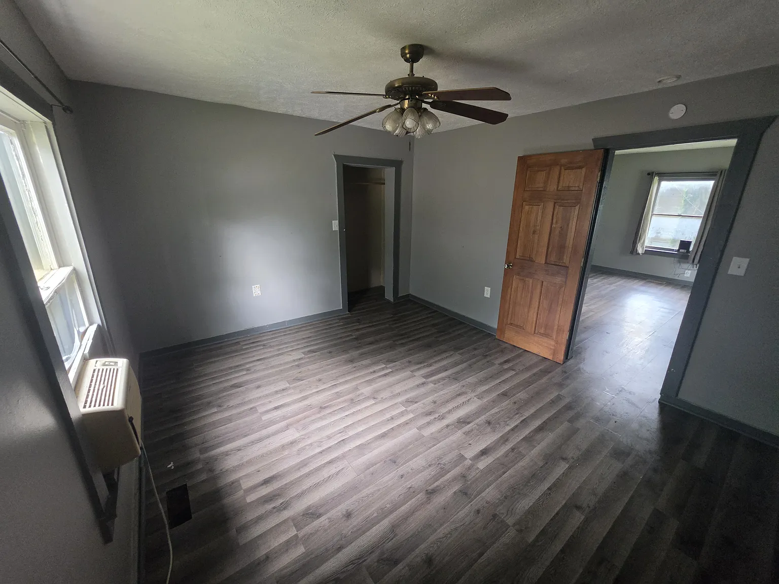 2 bed, 900 sqft, $995 — Photo 2