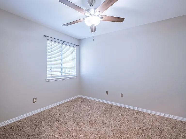 645 Fort Thomas Pl — Photo 8
