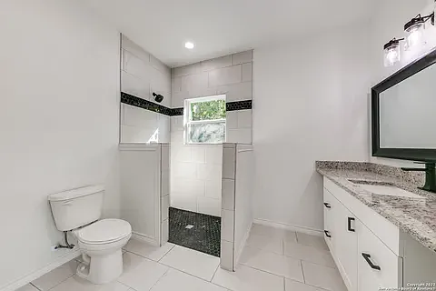 631 Corliss — Photo 9