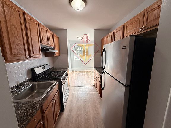 3rd image of 700-702 Boulevard E E #I-3