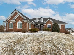10632 Skylark Dr, Peosta, IA 52068