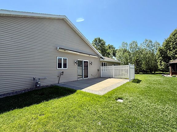 5th image of 2733 Campus Ln