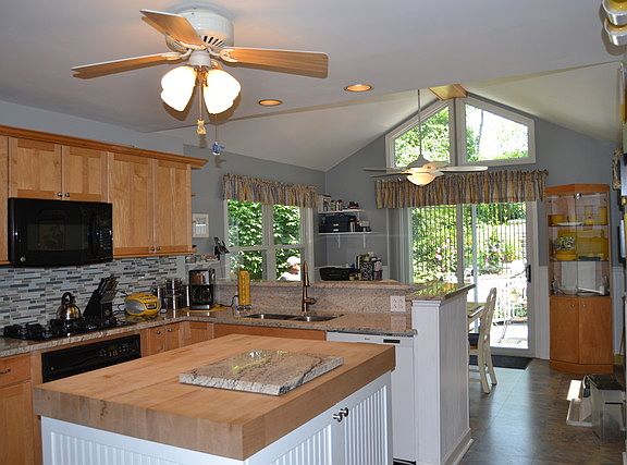 5th image of 552 Aspen Dr