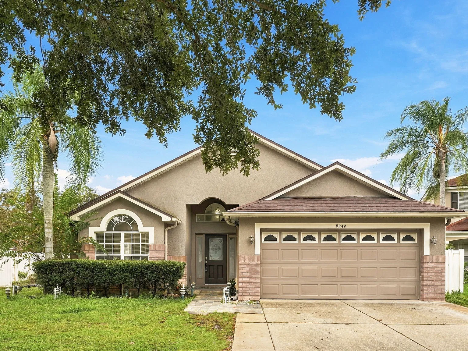 3 bed, 1815 sqft, $2,400 — Photo 1