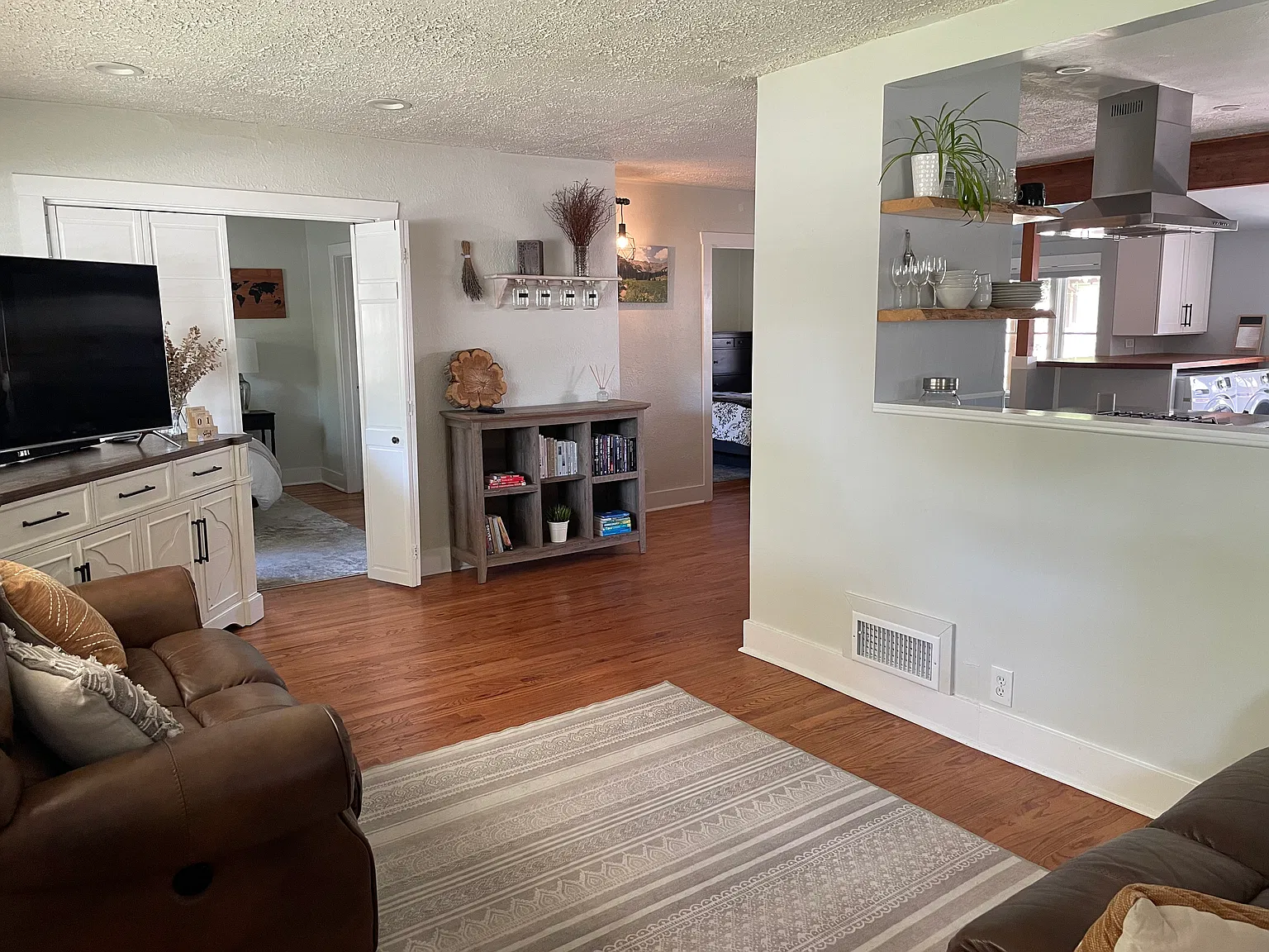 2 bed, 783 sqft, $3,000 — Photo 2