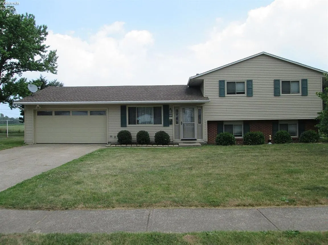3110 E Bayview Ln photo 1