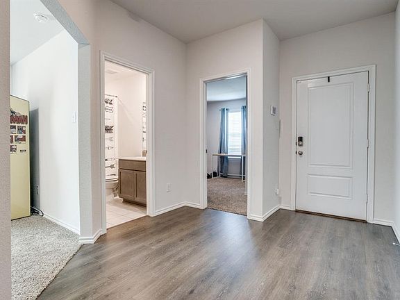 2nd image of 407 Pine Hollow Way